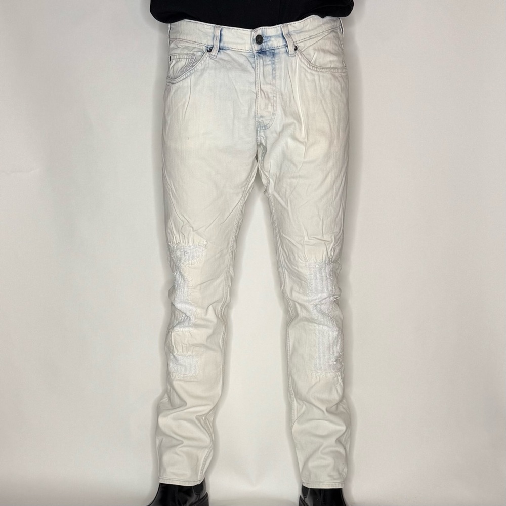 Stylish White Distressed Jeans